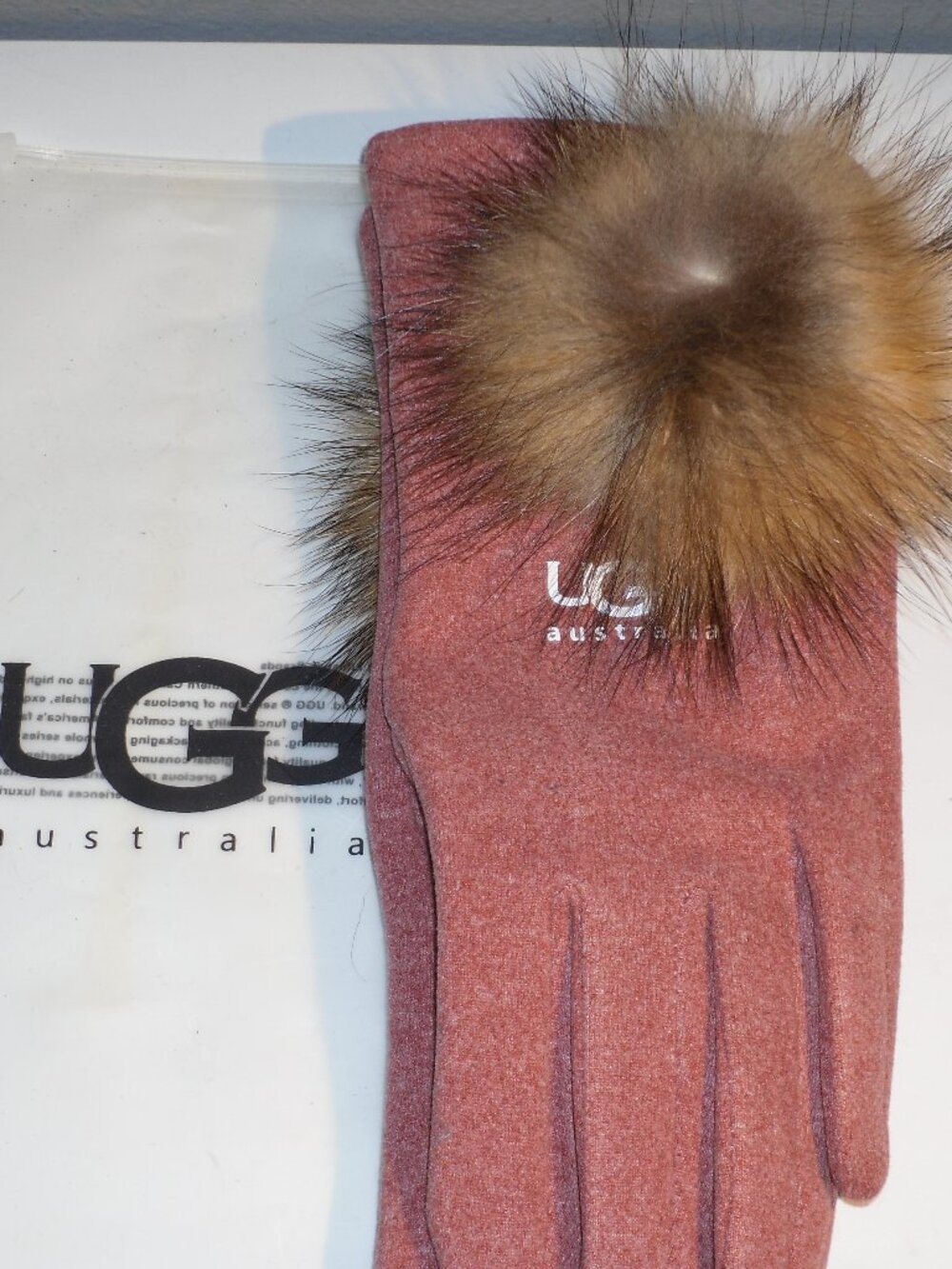 UGG women's gloves pink new